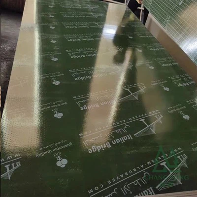 Phim xây dựng đối mặt với ván ép